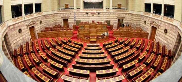 Ψηφίστηκε η τροπολογία που αφορά τις εξετάσεις υποψηφίων οδηγών. Ψηφίστηκε η τροπολογία που αφορά τις εξετάσεις υποψηφίων οδηγών.