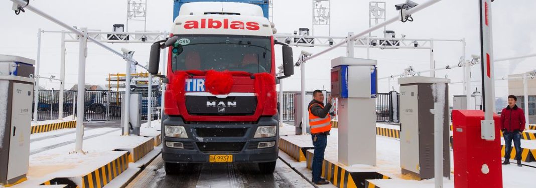 Το πρώτο φορτηγό TIR από την Κίνα προς την Ευρώπη εξασφαλίζει την εμπορική ροή σε χρόνο ρεκόρ Το πρώτο φορτηγό TIR από την Κίνα προς την Ευρώπη εξασφαλίζει την εμπορική ροή σε χρόνο ρεκόρ
